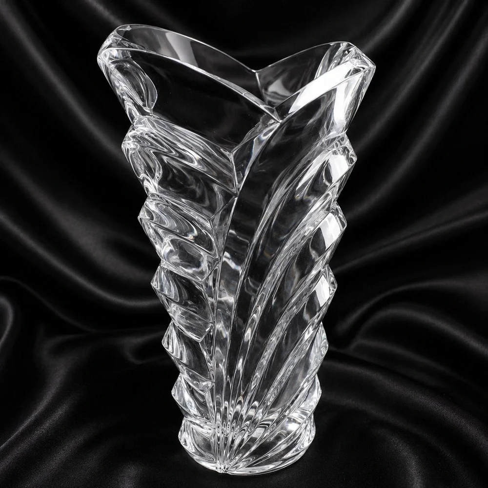 Mikasa Wyndham Art Deco Crystal Vase 9 Inch Clear Heart Shaped Rim Swirl Pattern